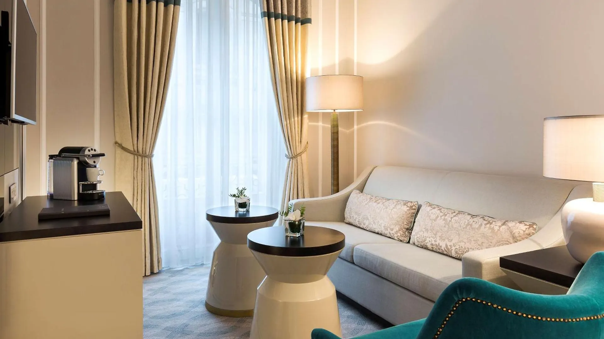 Hilton Opera 4*
